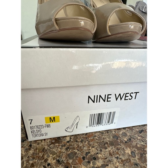 Nine West Women’s peep toe patent leather Size 7 - Picture 8 of 8